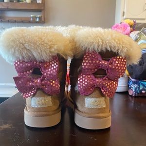 Girls Ugg in tan color with pink bows
